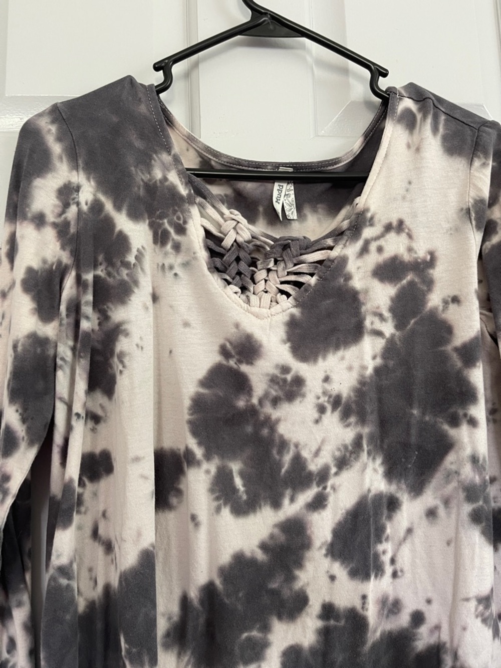 Mudd Black and Cream Tie-Dye Long Sleeve Top with Braided V-Neck - Picture 2 of 4